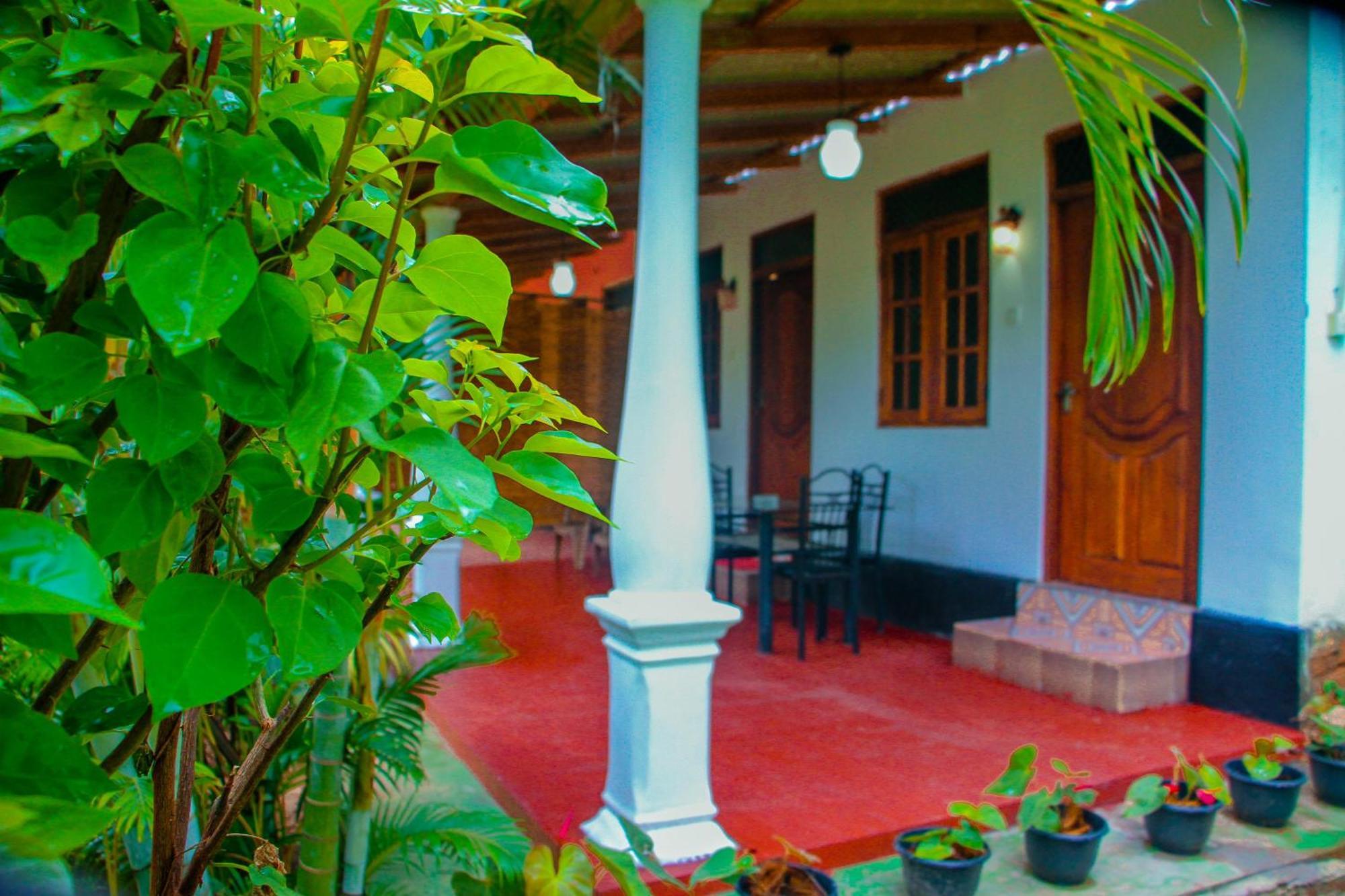 Chanaka Holiday Inn Sigiriya Esterno foto