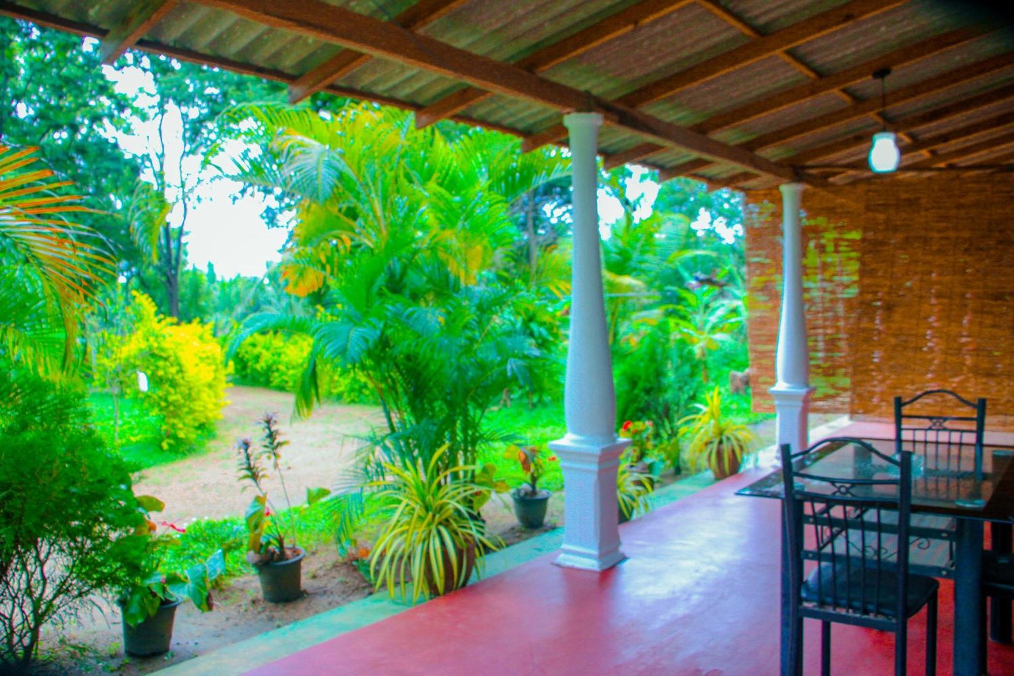 Chanaka Holiday Inn Sigiriya Esterno foto