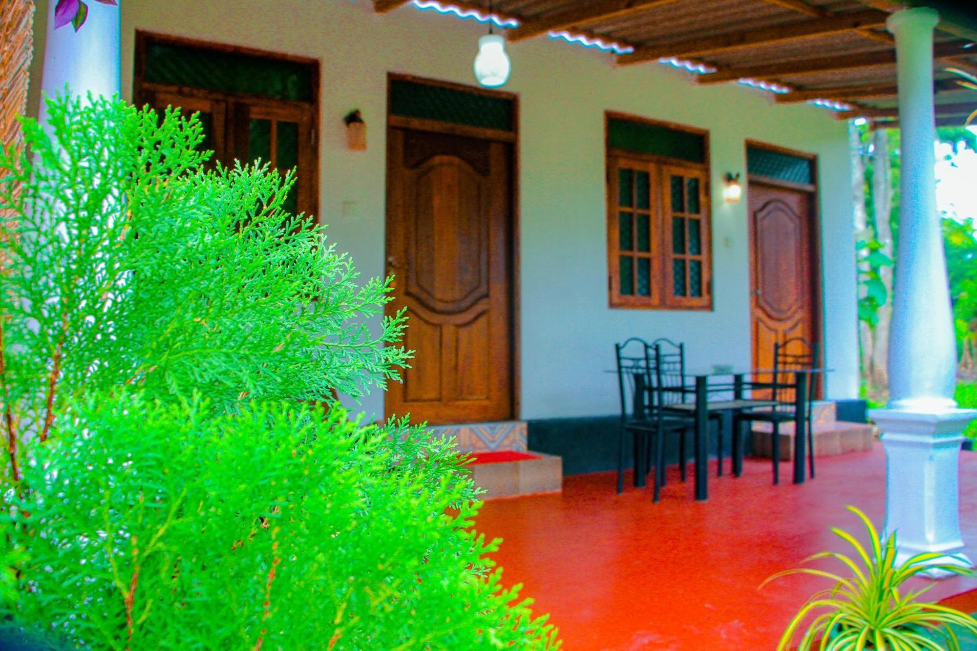 Chanaka Holiday Inn Sigiriya Esterno foto