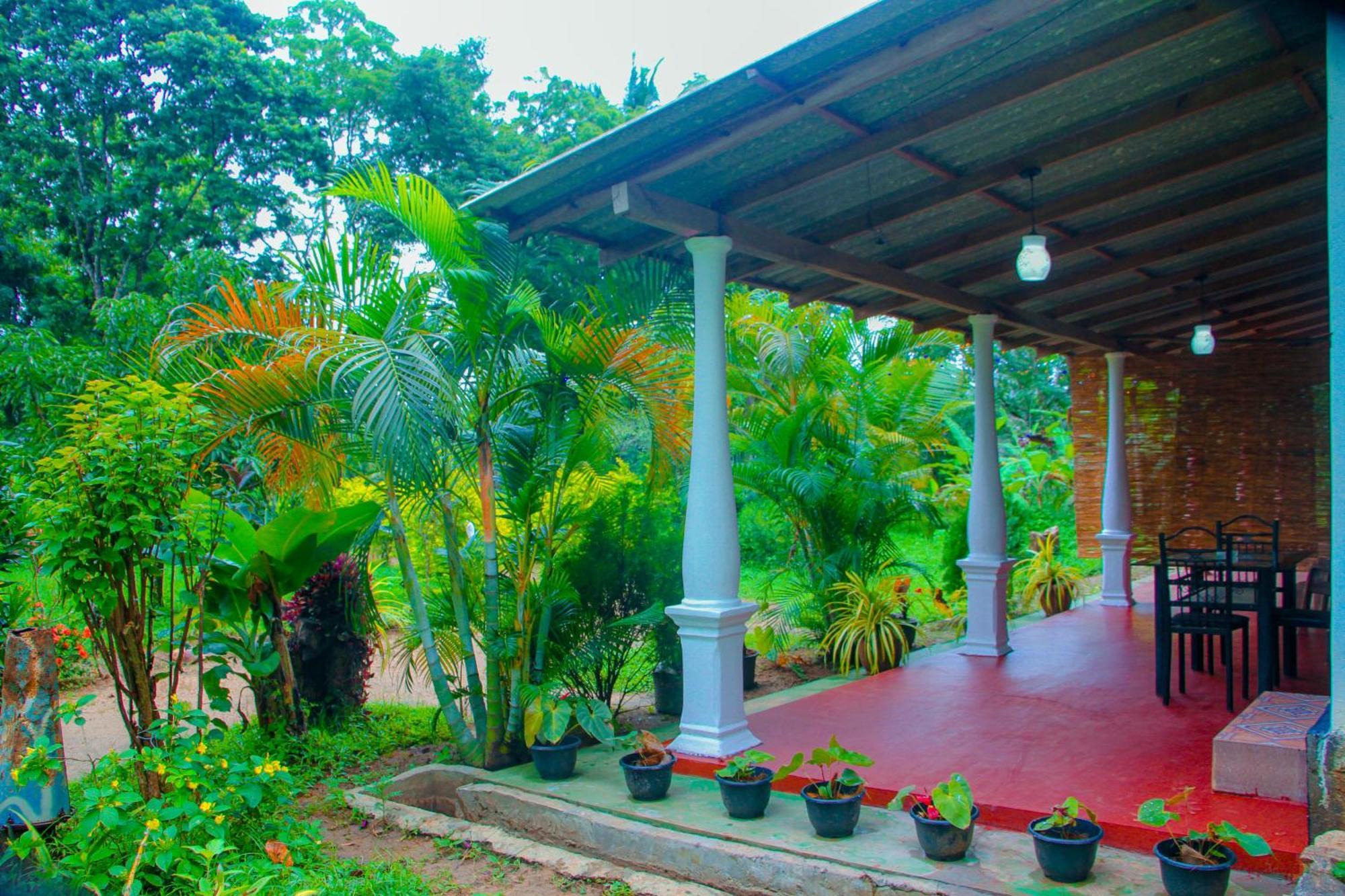 Chanaka Holiday Inn Sigiriya Esterno foto