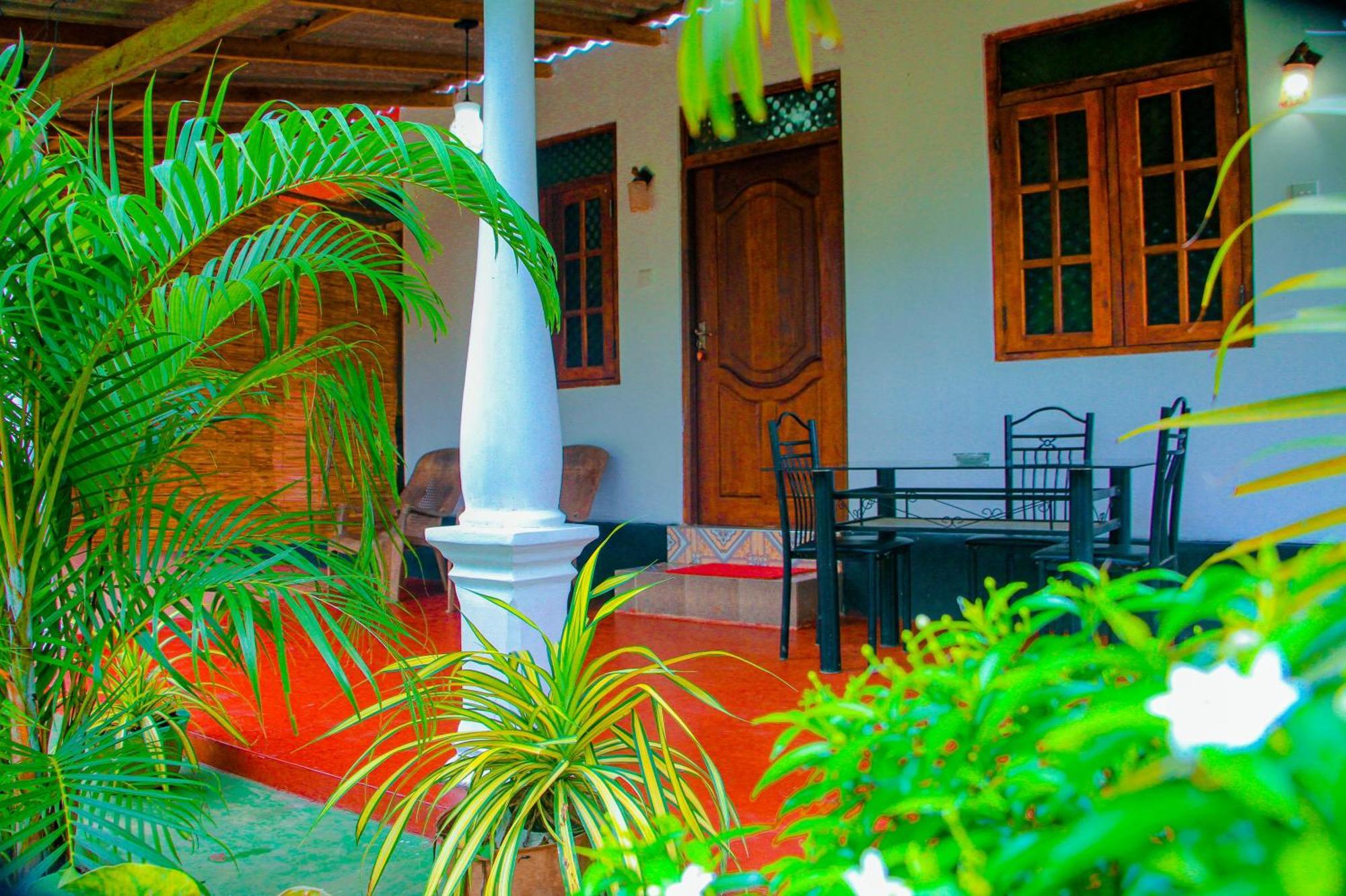 Chanaka Holiday Inn Sigiriya Esterno foto