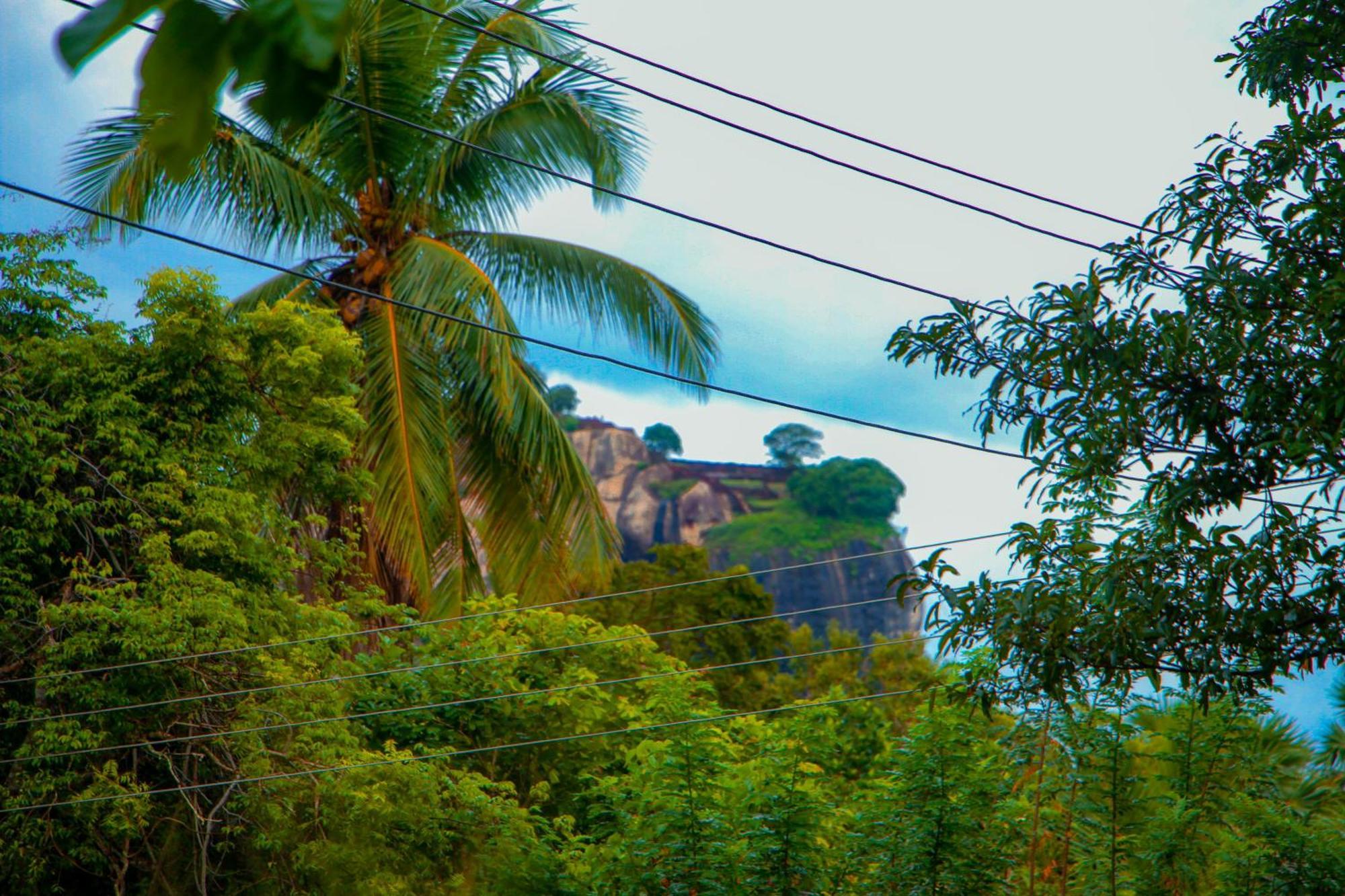 Chanaka Holiday Inn Sigiriya Esterno foto